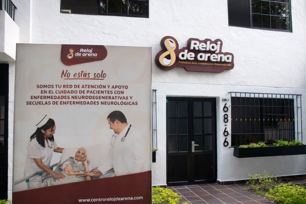 Fachada de la sede San Joaquín de Centro Reloj de Arena en Medellín