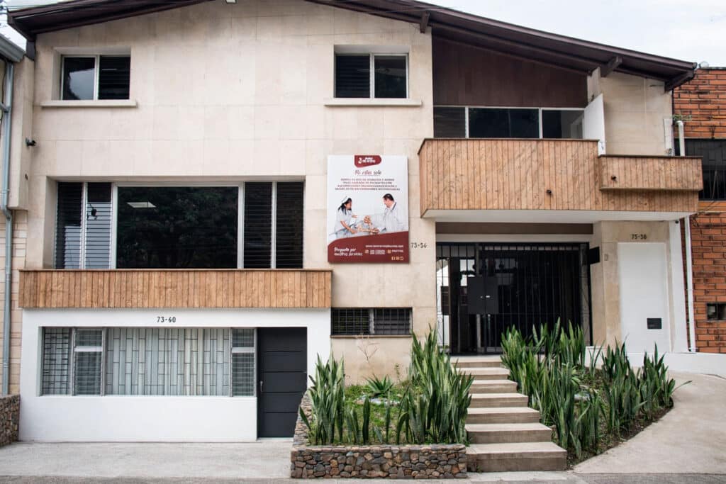 Fachada de la sede Laureles de Centro Reloj de Arena en Medellín
