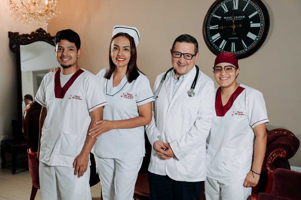 Profesionales de enfermería y medicina de Centro Reloj de Arena